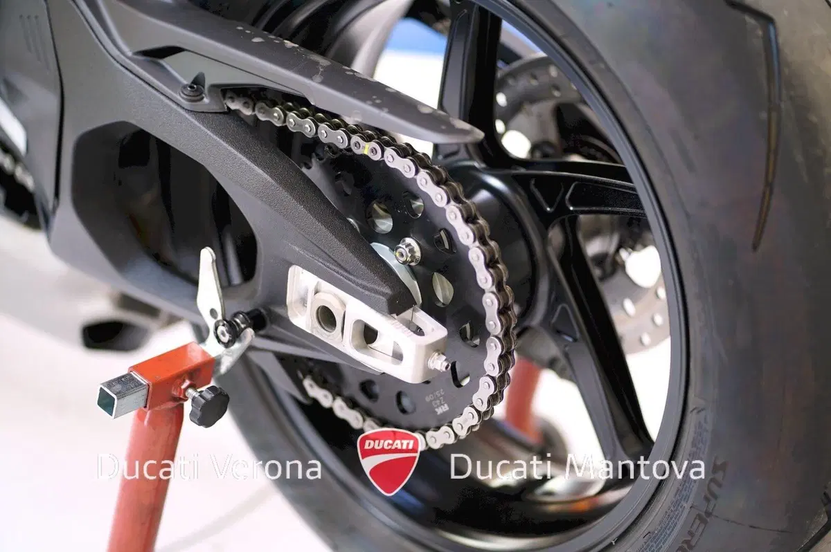 Ducati Panigale V4 R (2026) (13)