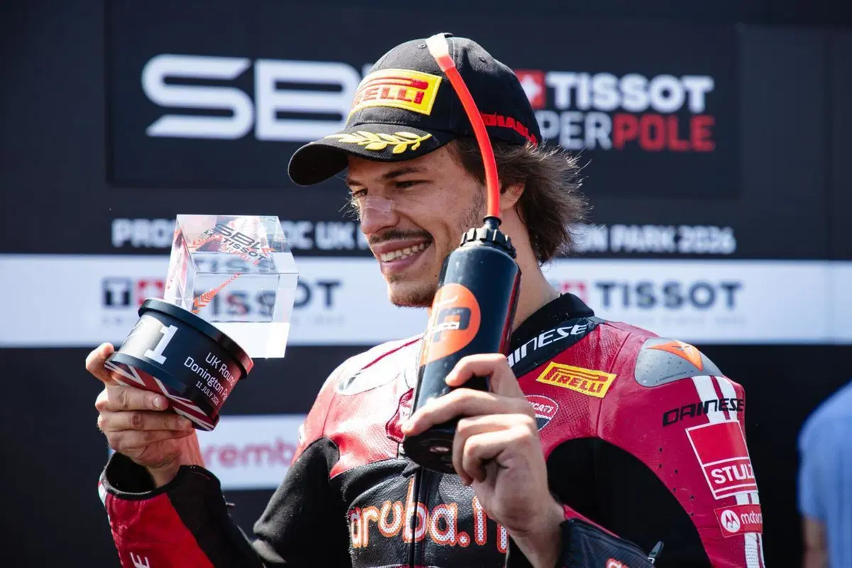 SBK 2026. GP del Regno Unito. Pole position di Nicol&ograve; Bulega a Donington Park [GALLERY]