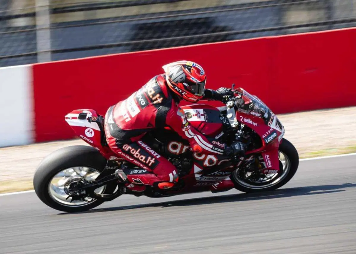 SBK 2026. GP del Regno Unito. Pole position di Nicolò Bulega a Donington Park [GALLERY] (9)
