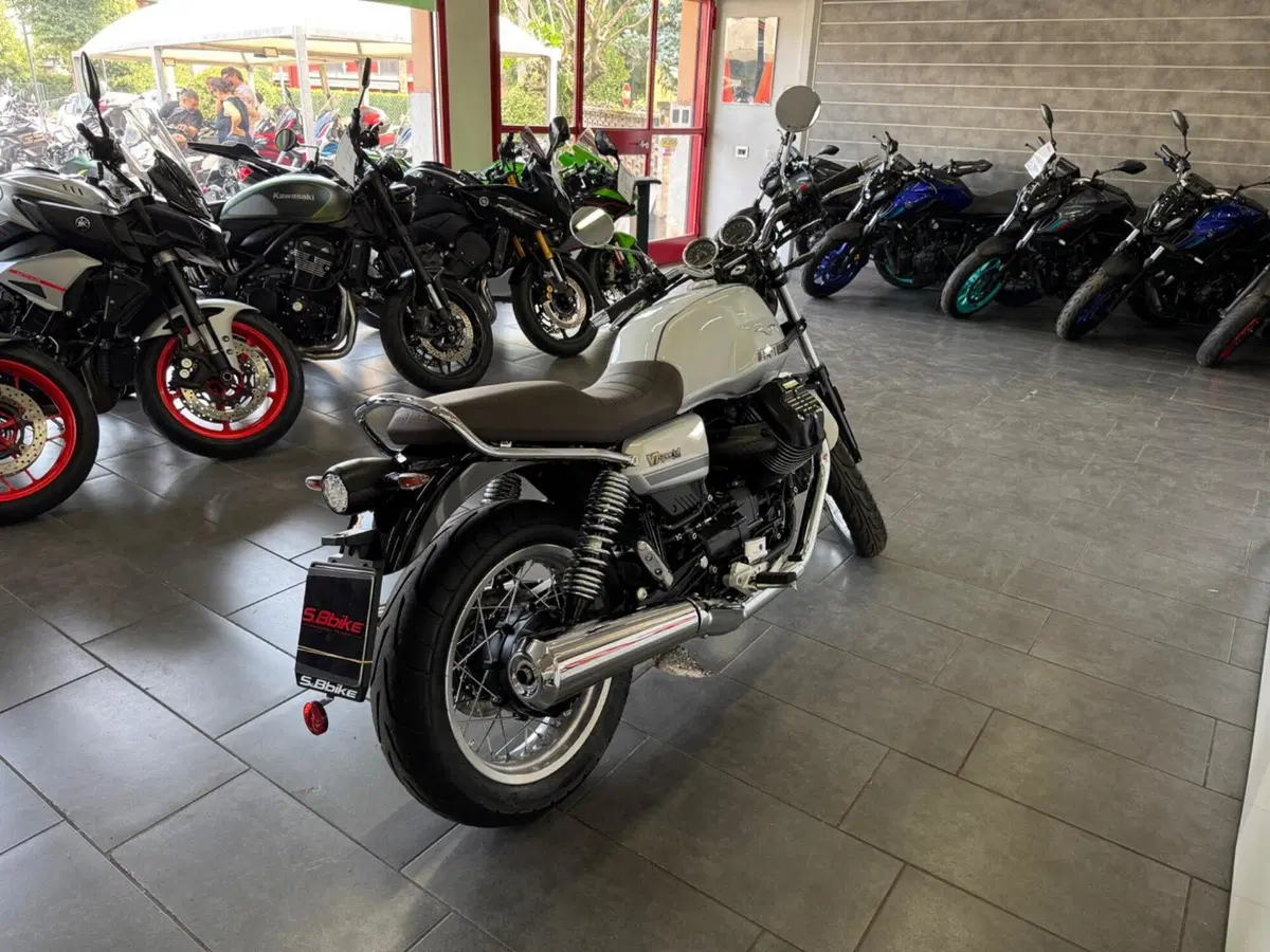Moto Guzzi V7 Special (2021 - 24) (5)