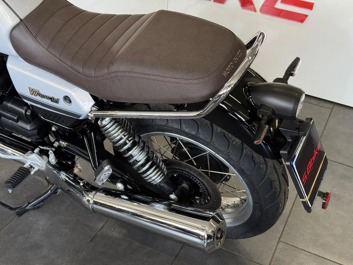 Moto Guzzi V7 Special (2021 - 24) (9)