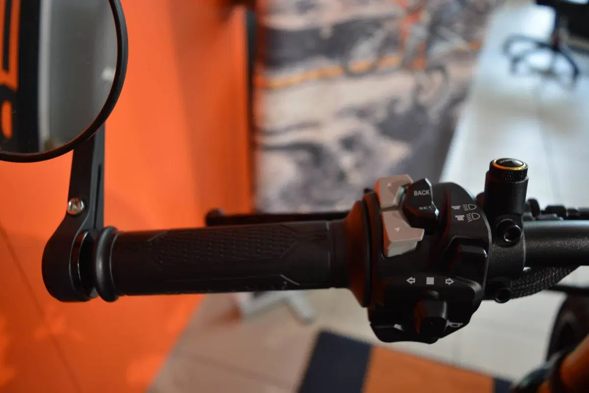 Moto Morini SEIEMMEZZO SCR (2022 - 26) (10)