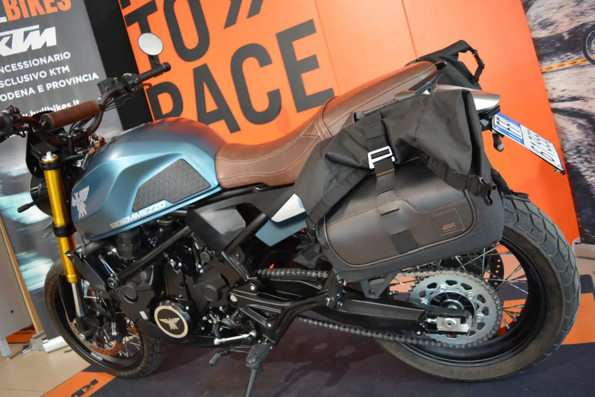 Moto Morini SEIEMMEZZO SCR (2022 - 26) (6)