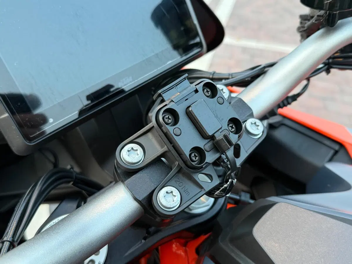 KTM 1290 Super Duke GT (2022 - 25) (4)