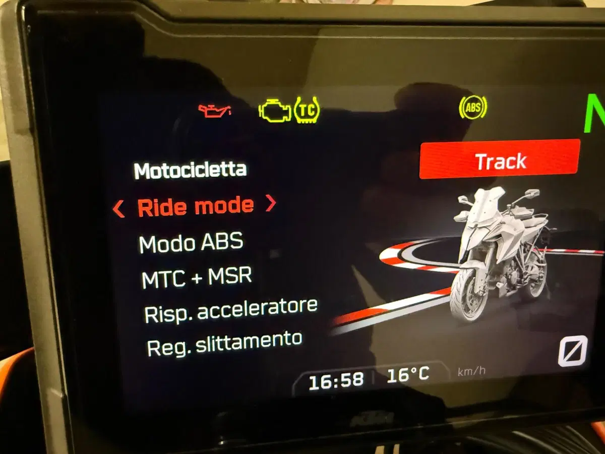 KTM 1290 Super Duke GT (2022 - 25) (9)