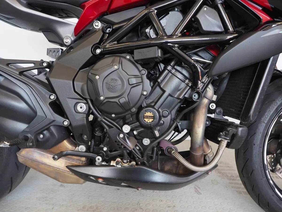 MV Agusta Brutale 800 RR (2021 - 25) (2)