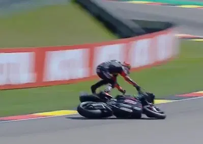 MotoGP 2026. GP di Germania. Brutta caduta per Marco Bezzecchi: clavicola rotta, si deve operare [VIDEO]