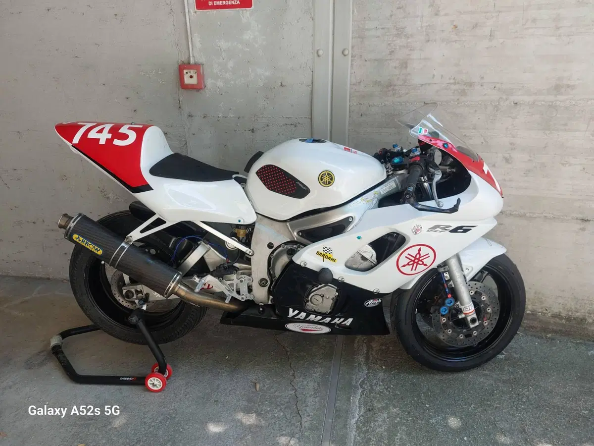 Yamaha YZF R6 (2001 - 02) (2)