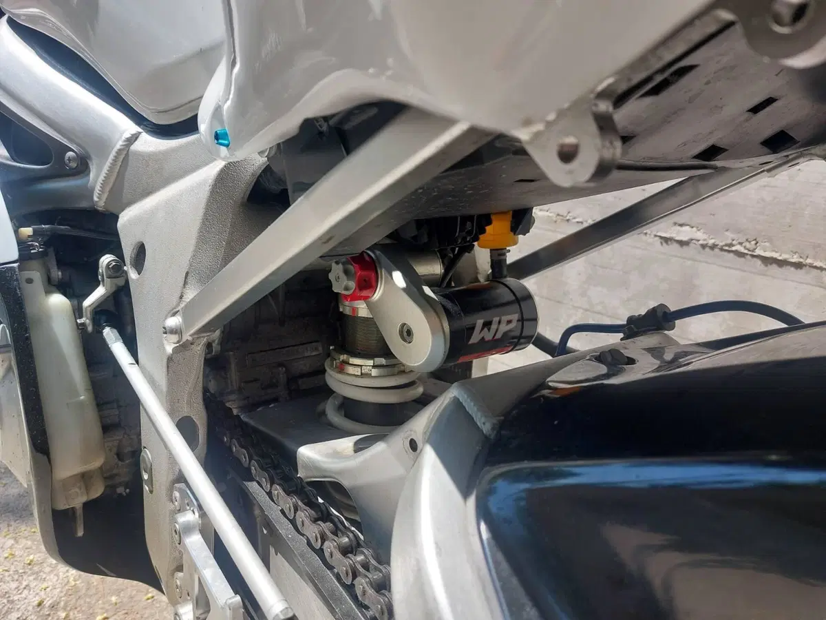 Yamaha YZF R6 (2001 - 02) (3)