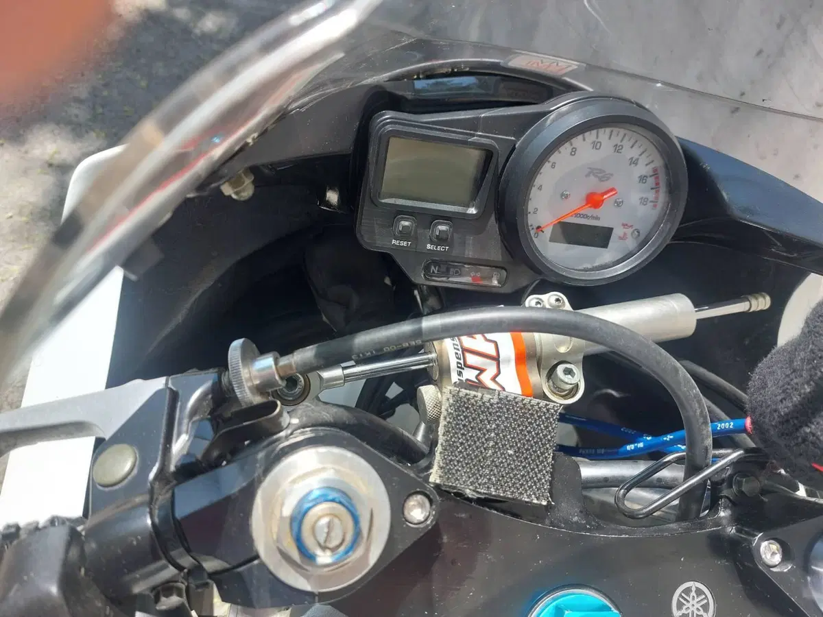 Yamaha YZF R6 (2001 - 02) (4)