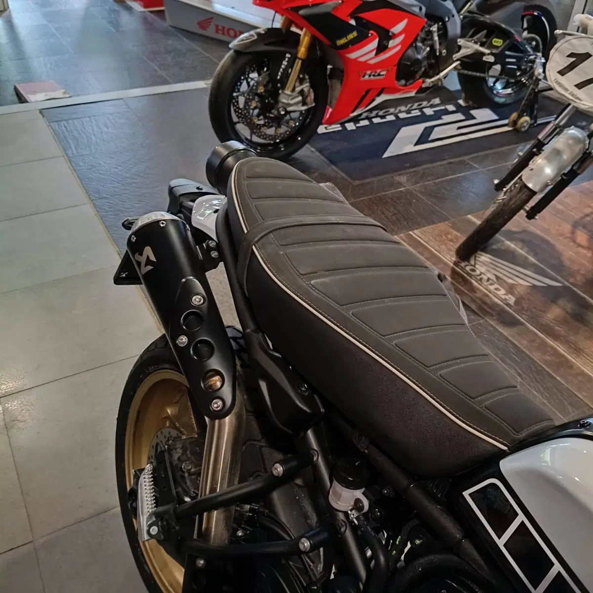 Yamaha XSR 700 Legacy (2023 - 26) (2)