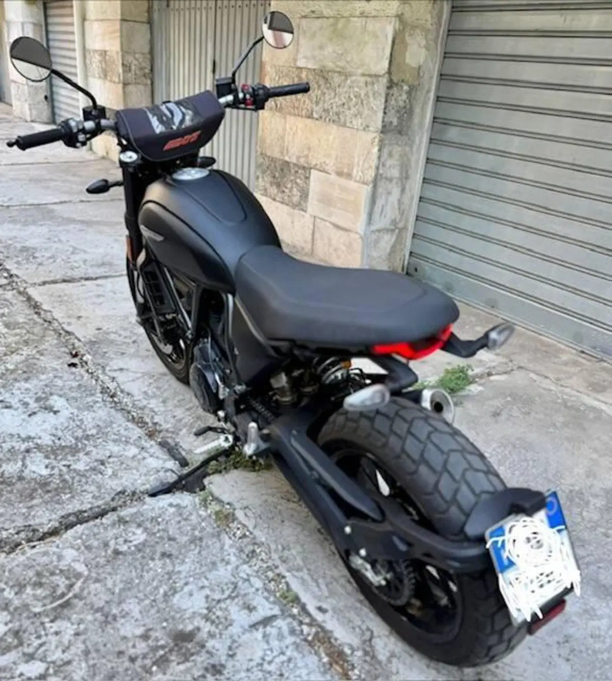 Ducati Scrambler 800 Icon Dark (2025 - 26) (4)