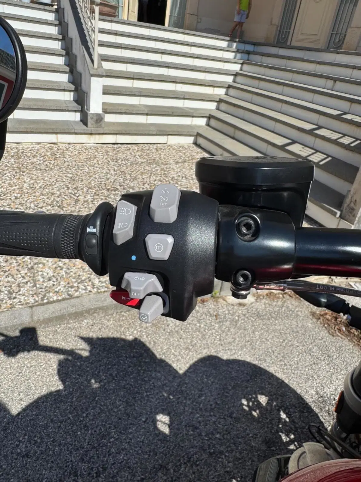 Triumph Rocket 3 R 221 (2021 - 23) (5)
