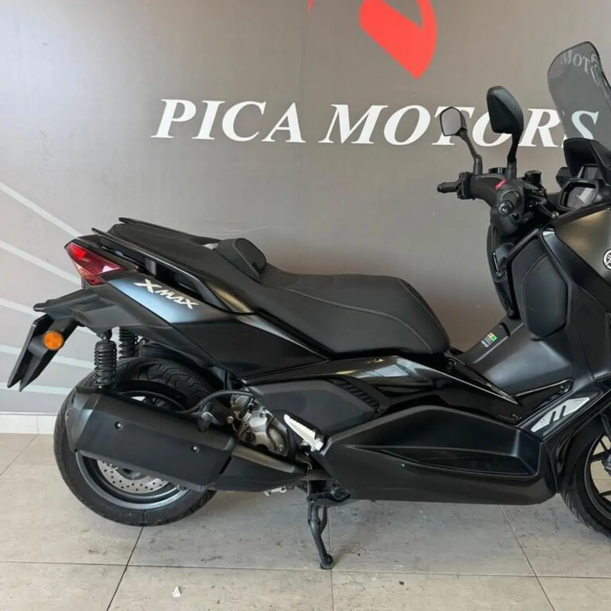 Yamaha X-Max 300 Tech Max (2021 - 24) (2)