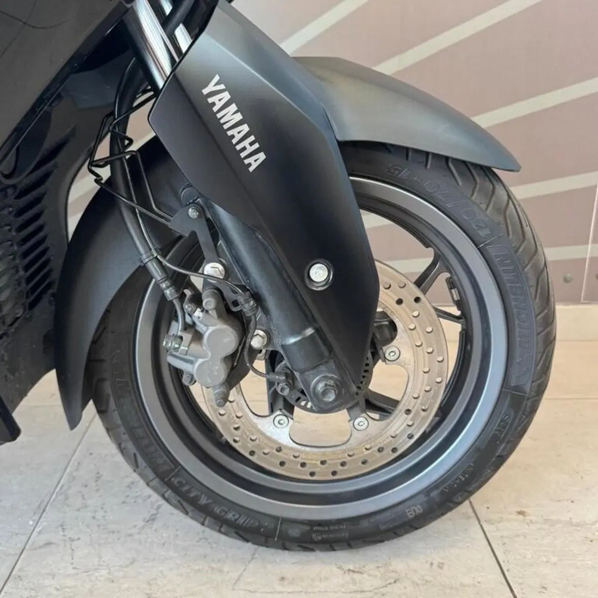 Yamaha X-Max 300 Tech Max (2021 - 24) (4)