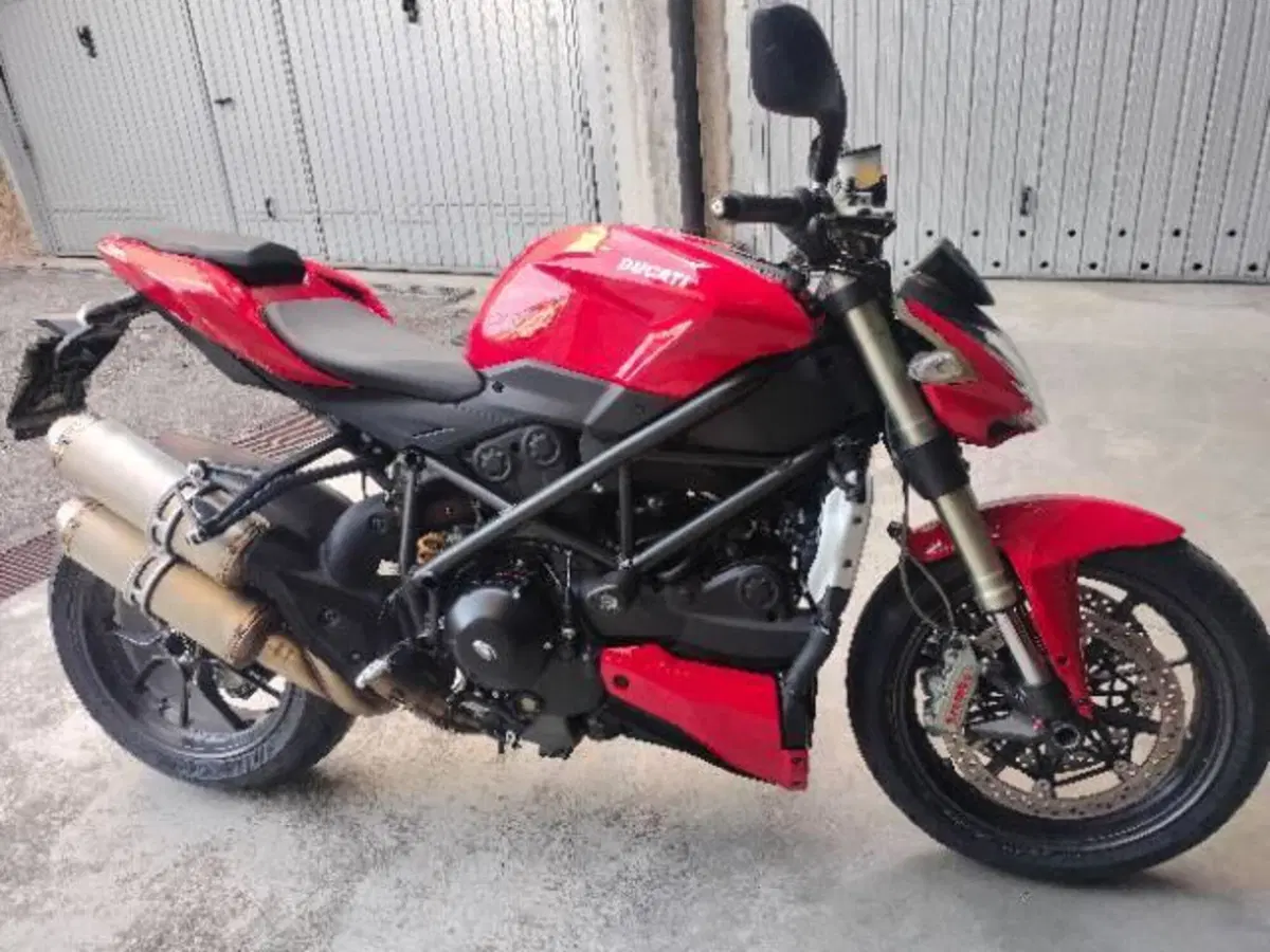 Ducati Streetfighter (2009 - 12) (4)