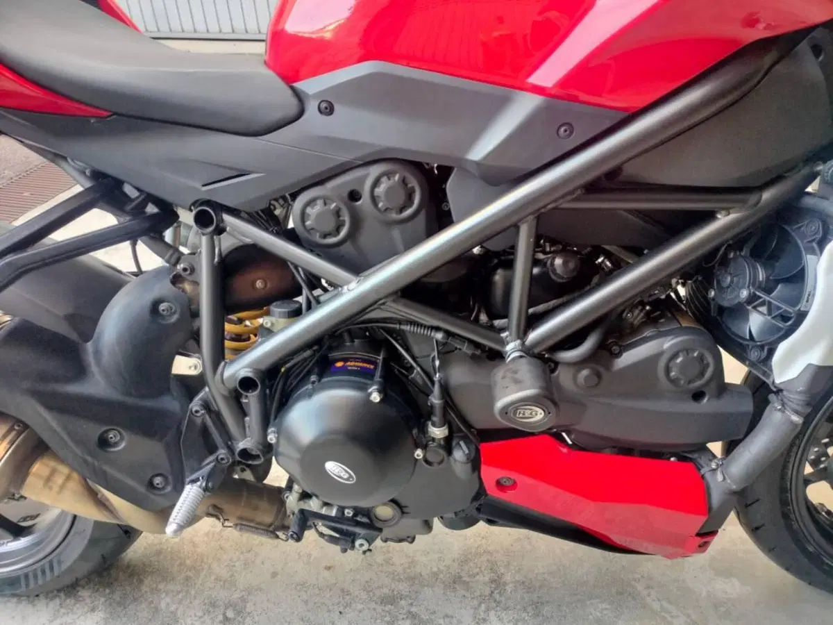 Ducati Streetfighter (2009 - 12) (5)
