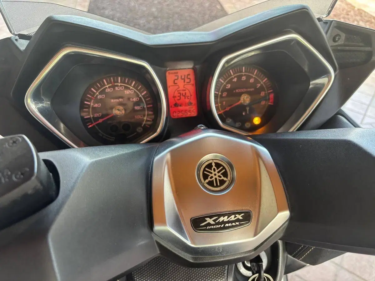 Yamaha X-Max 400 Iron Max ABS (2016) (5)