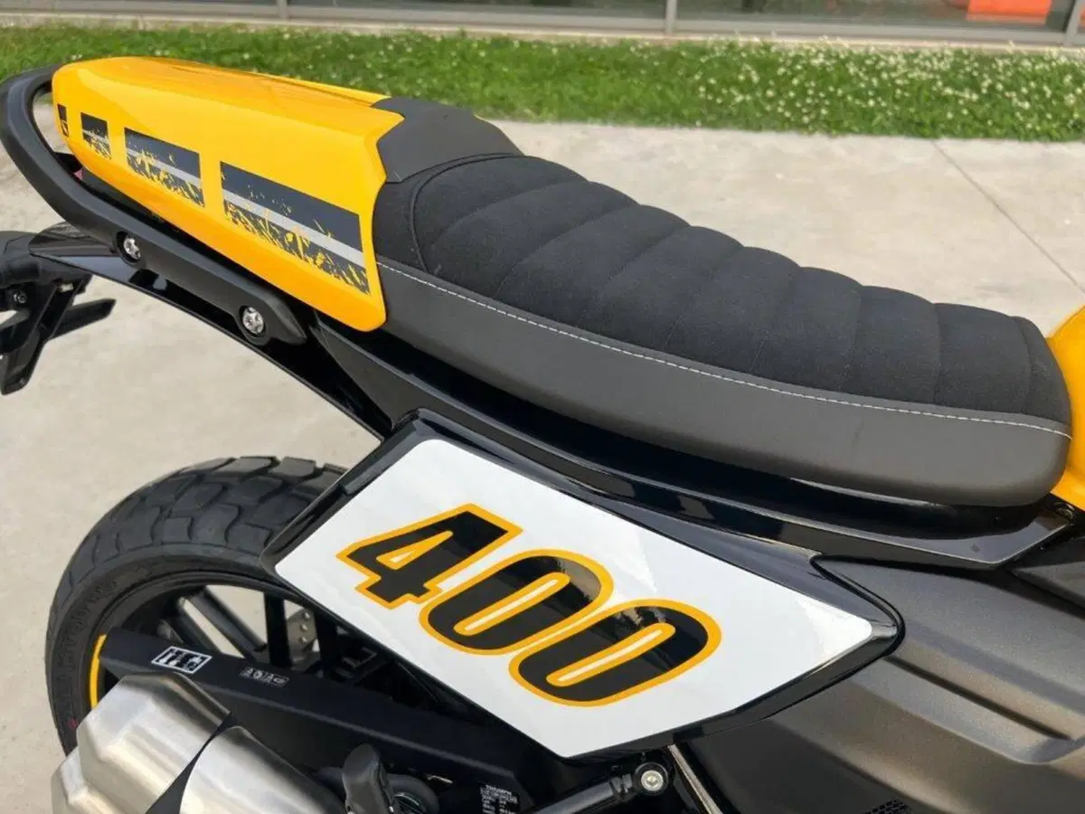 Triumph Tracker 400 (2026) (4)