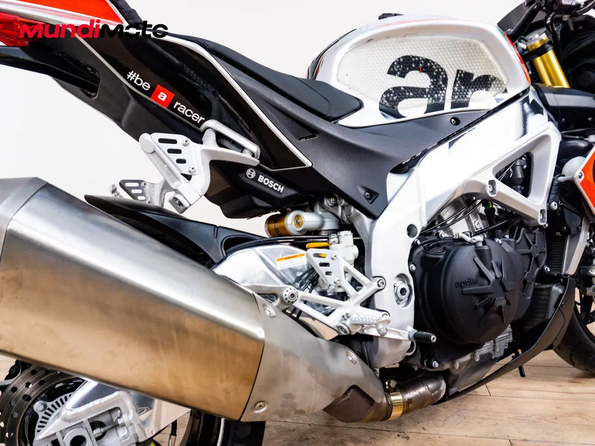 Aprilia Tuono V4 RR (2015 - 17) (4)