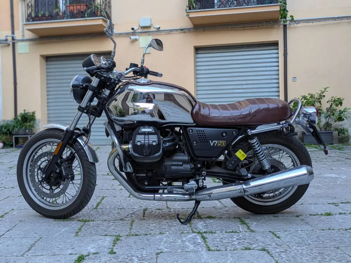 Moto Guzzi V7 III Anniversario (2017 - 18)