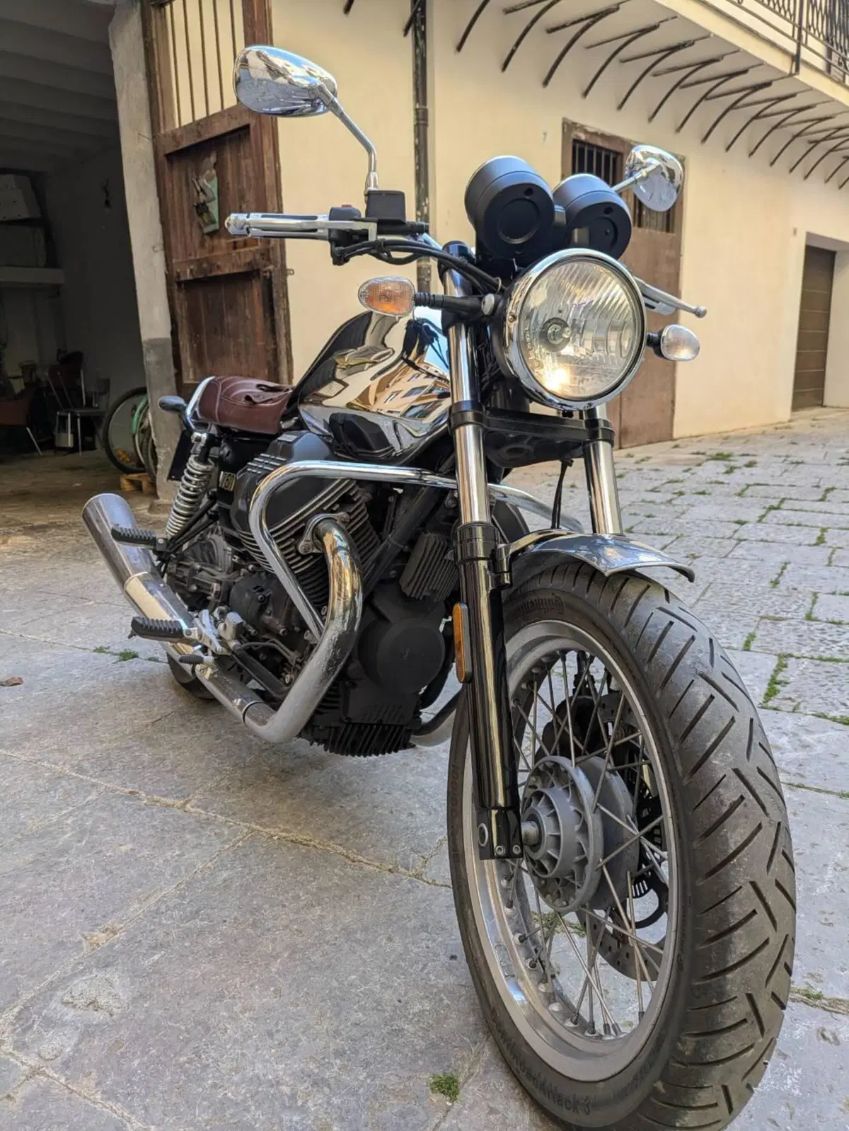 Moto Guzzi V7 III Anniversario (2017 - 18) (4)