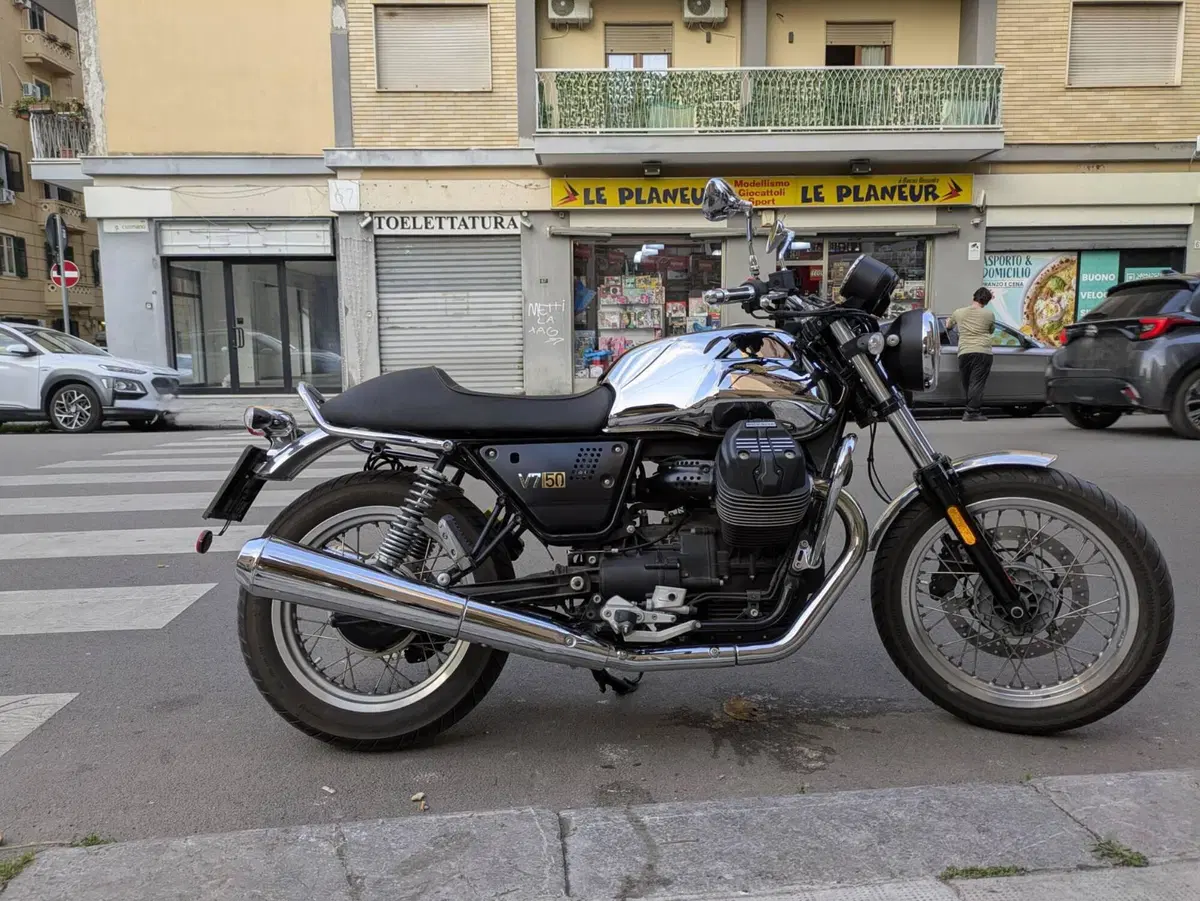 Moto Guzzi V7 III Anniversario (2017 - 18) (6)