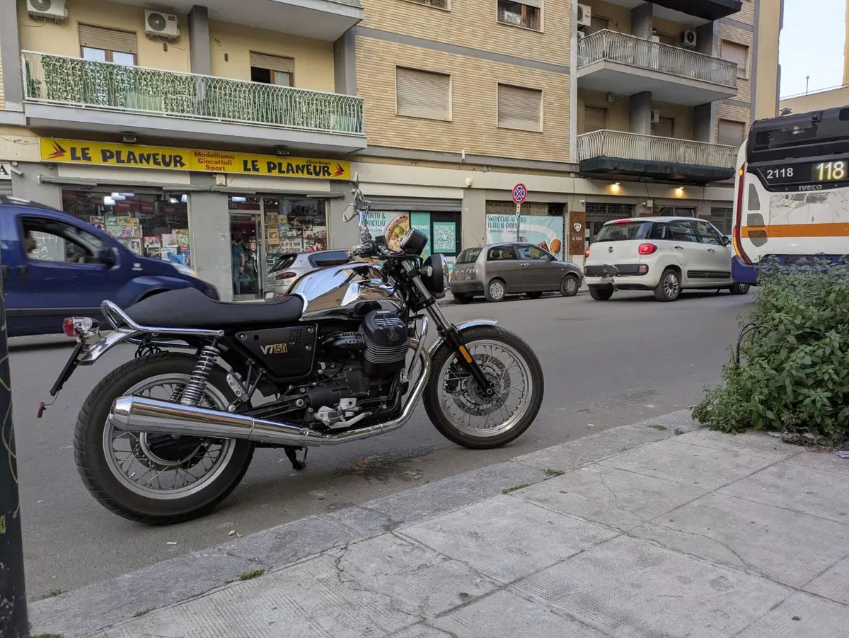 Moto Guzzi V7 III Anniversario (2017 - 18) (7)