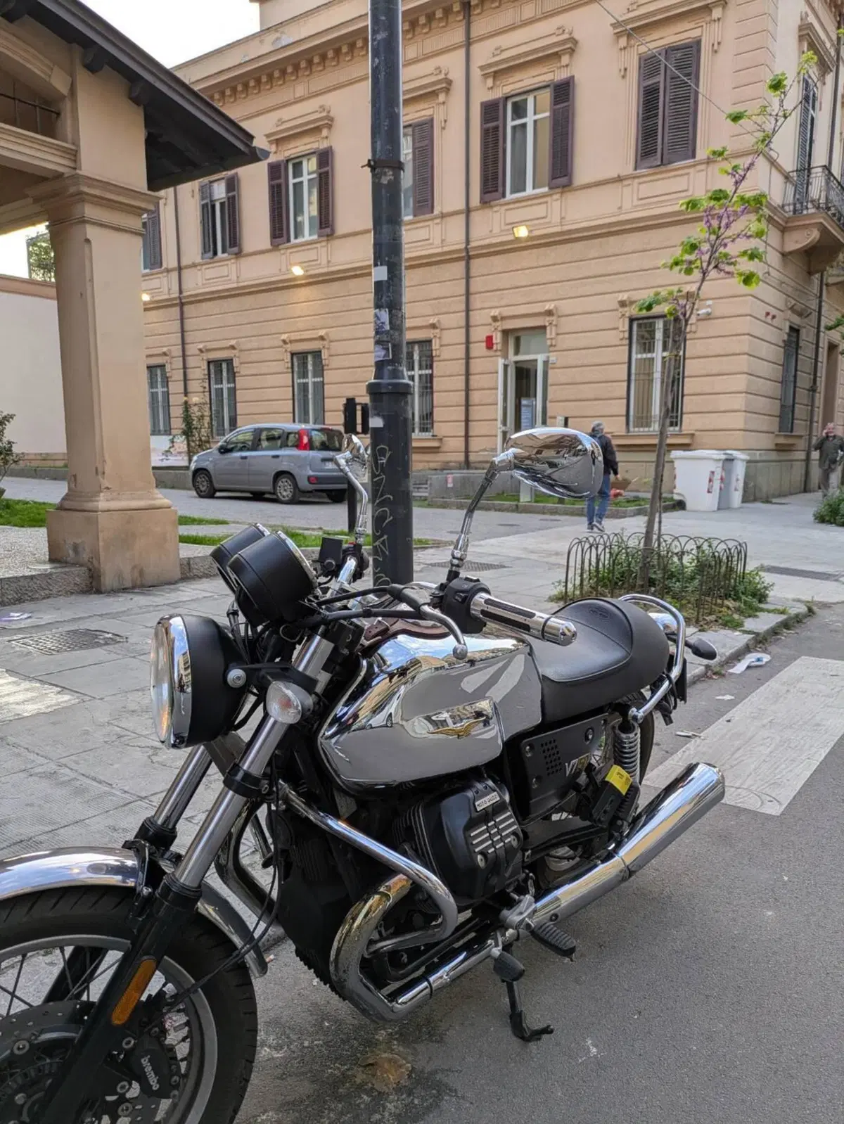Moto Guzzi V7 III Anniversario (2017 - 18) (8)