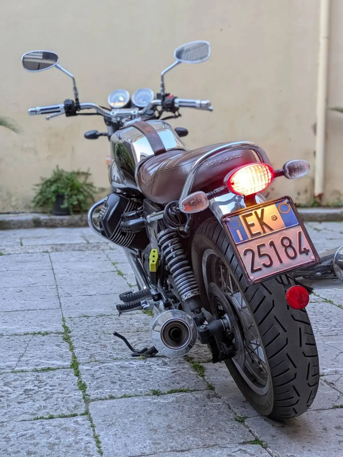 Moto Guzzi V7 III Anniversario (2017 - 18) (10)