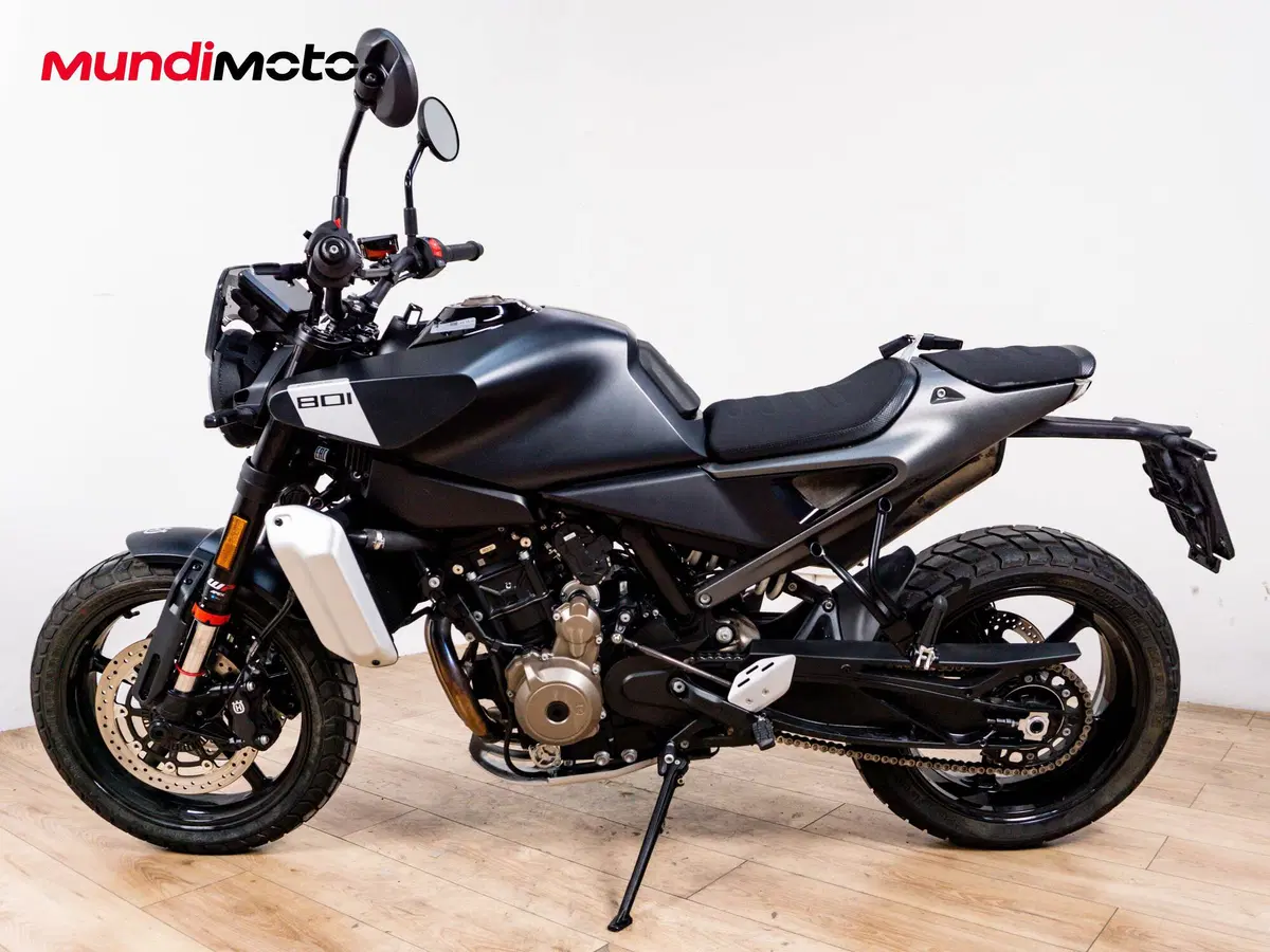 Husqvarna Svartpilen 801 (2024 - 26) (6)