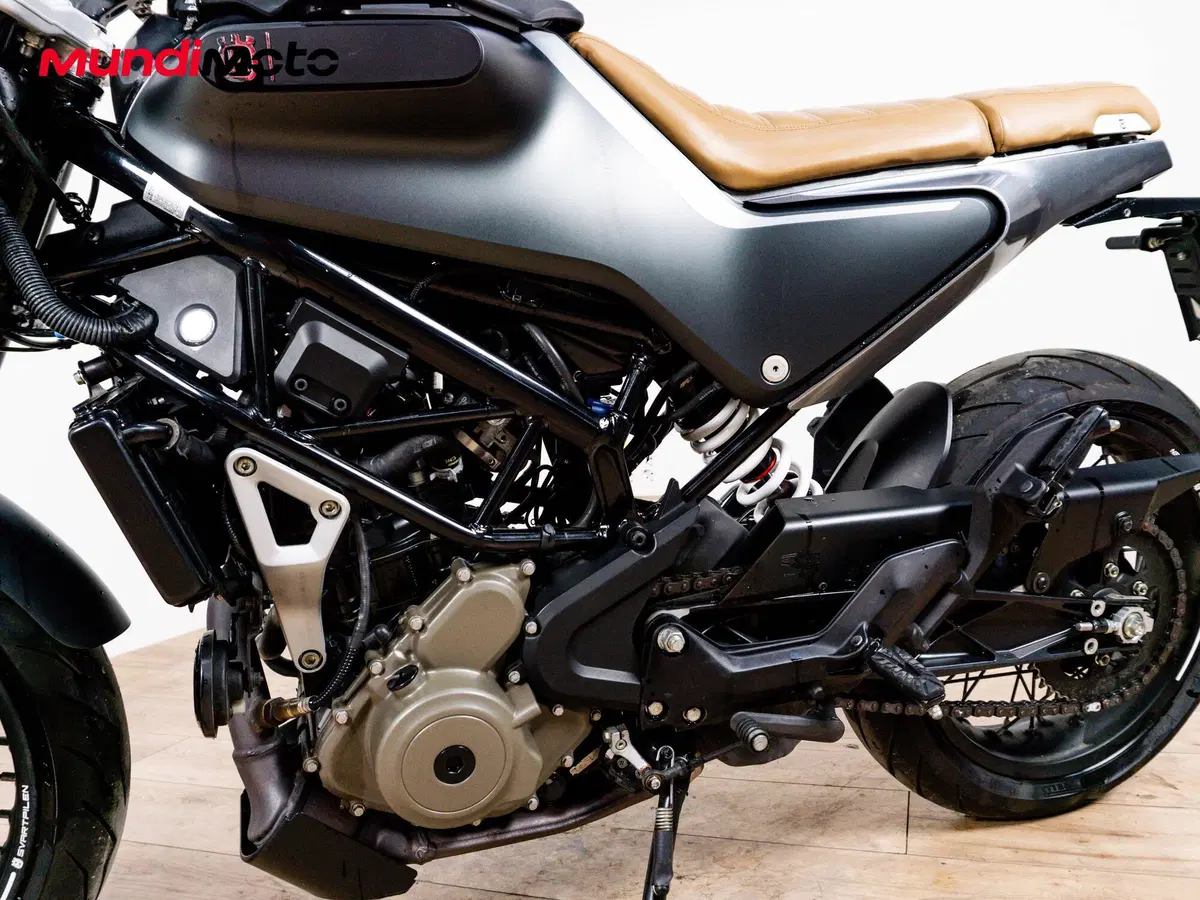 Husqvarna Svartpilen 401 (2020) (9)
