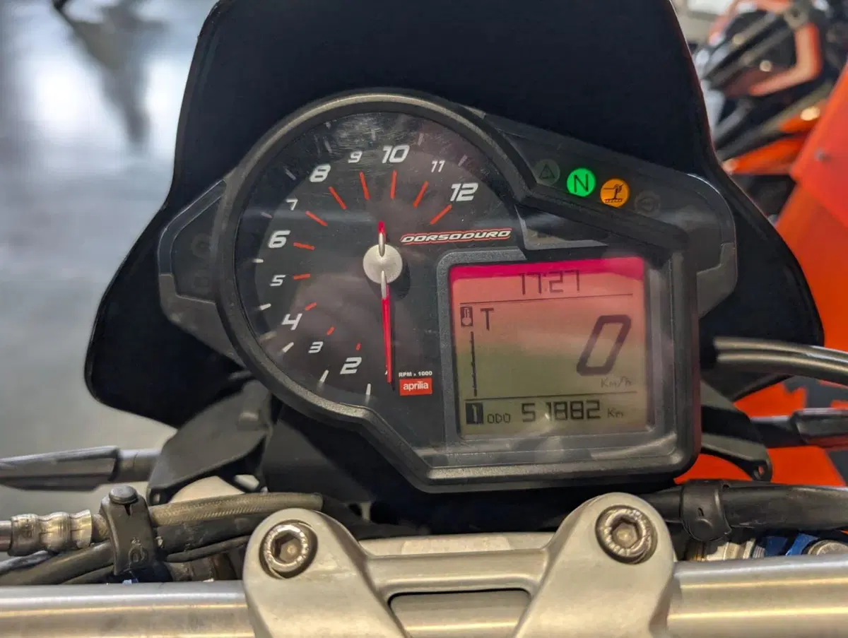 Aprilia Dorsoduro 750 (2009 - 14) (4)