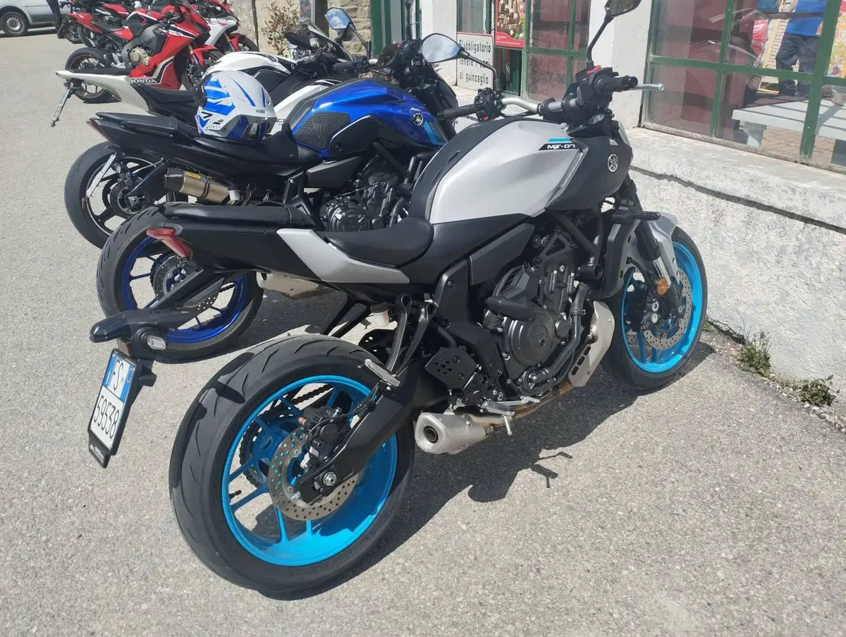 Yamaha MT-07 Y-AMT (2025 - 26) (2)