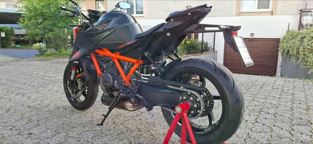 KTM 1290 Super Duke R (2021) (3)