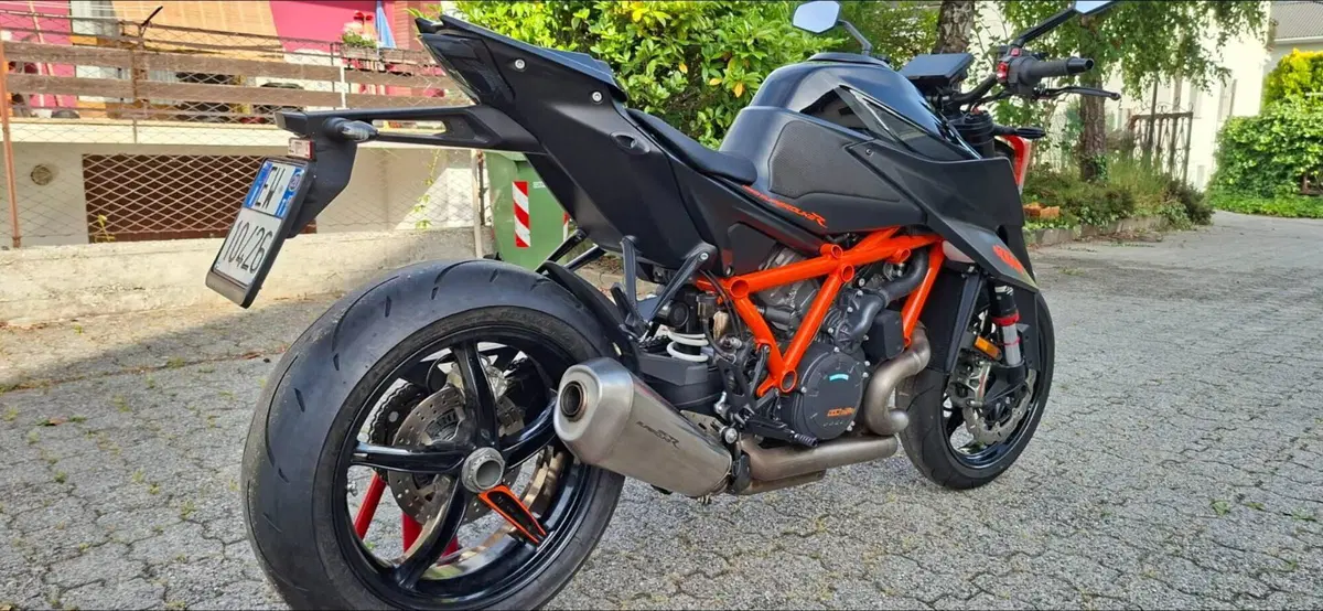 KTM 1290 Super Duke R (2021) (4)