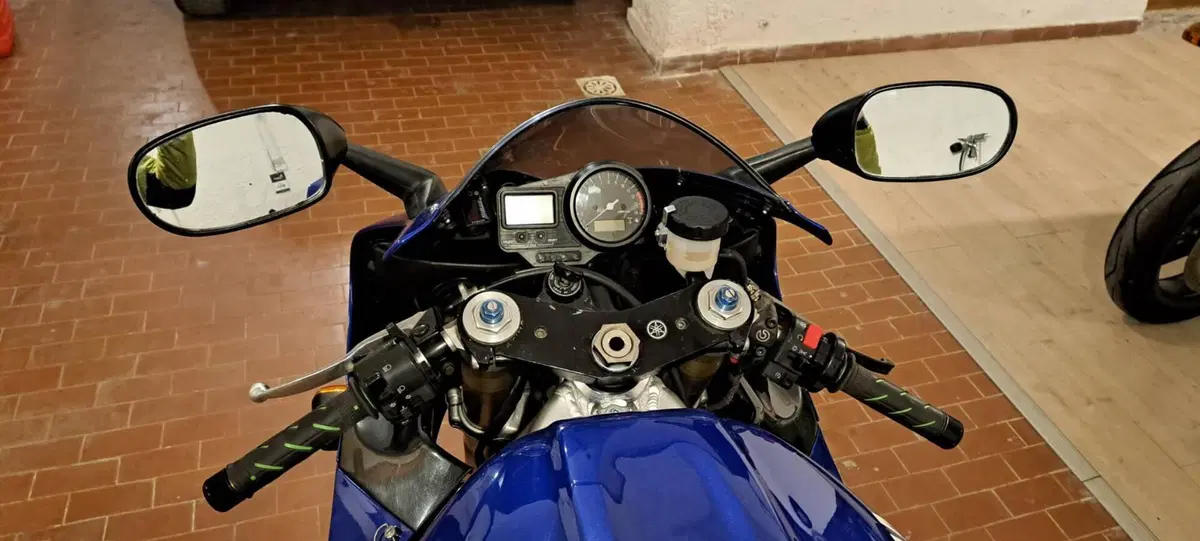 Yamaha YZF R1 (1998 - 99) (9)