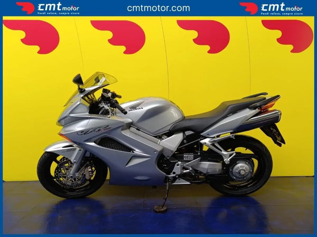 Honda VFR 800 (2002 - 05) (3)