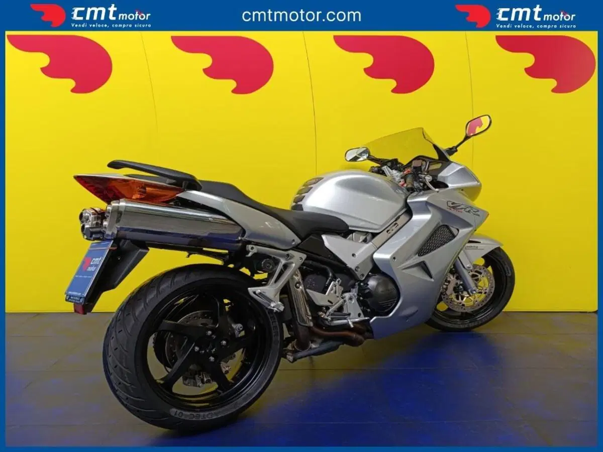Honda VFR 800 (2002 - 05) (4)