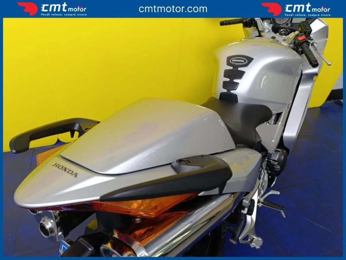 Honda VFR 800 (2002 - 05) (8)
