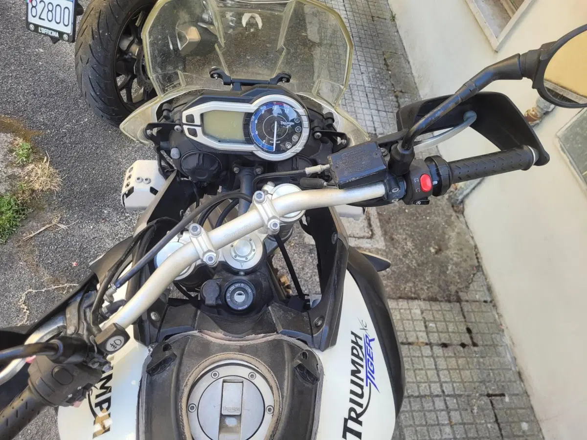 Triumph Tiger 800 XC ABS (2010 - 14) (2)