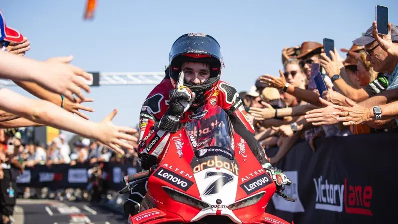 SBK 2026. GP del Regno Unito. Iker Lecuona: &ldquo;Ho vinto e sono felice, ma l&rsquo;importante &egrave; provarci sempre, sino alla fine&rdquo;.