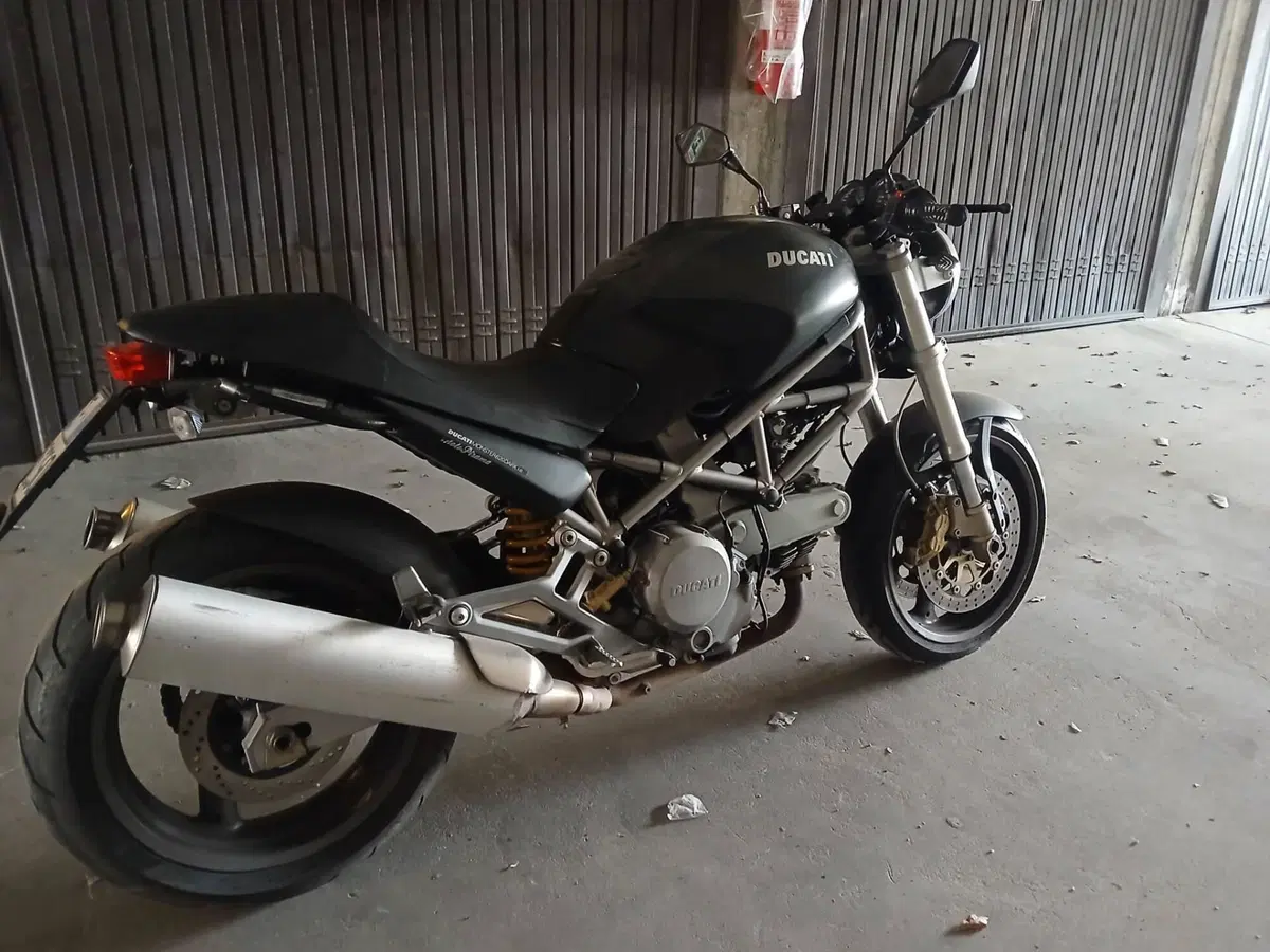 Ducati Monster 620 Dark (2003 - 06) (2)