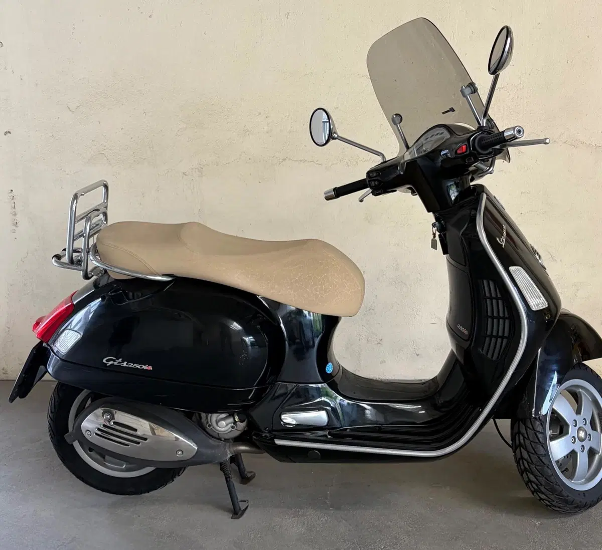 Vespa GTS 250 i.e. (2)