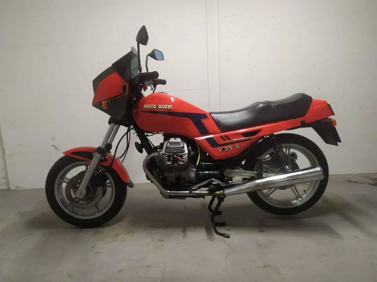 Moto Guzzi V 35 III (3)