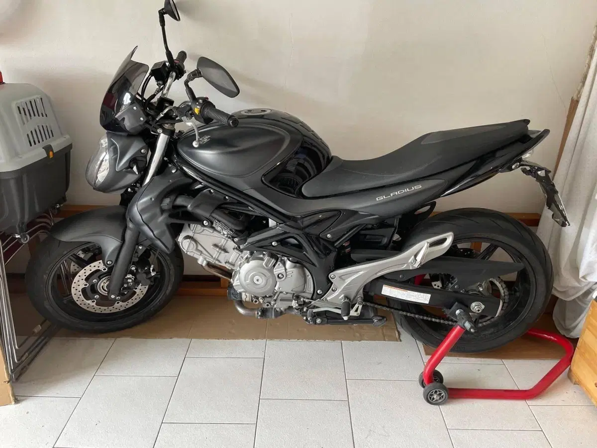 Suzuki Gladius 650 SFV ABS (2009 - 15) (4)