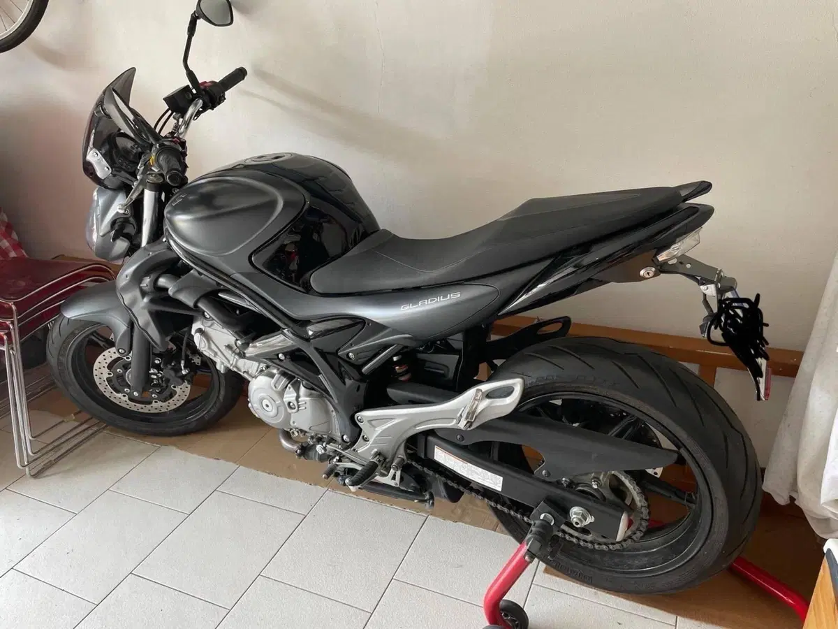 Suzuki Gladius 650 SFV ABS (2009 - 15) (6)