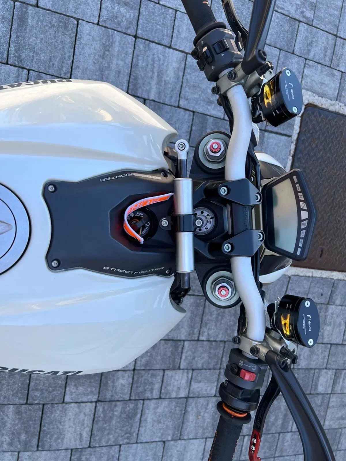 Ducati Streetfighter (2009 - 12) (3)