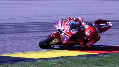 MotoGP 2026. GP di Germania. Vince Marc M&aacute;rquez, caduto Alex che lo inseguiva, podio Trackhouse [CLASSIFICA]