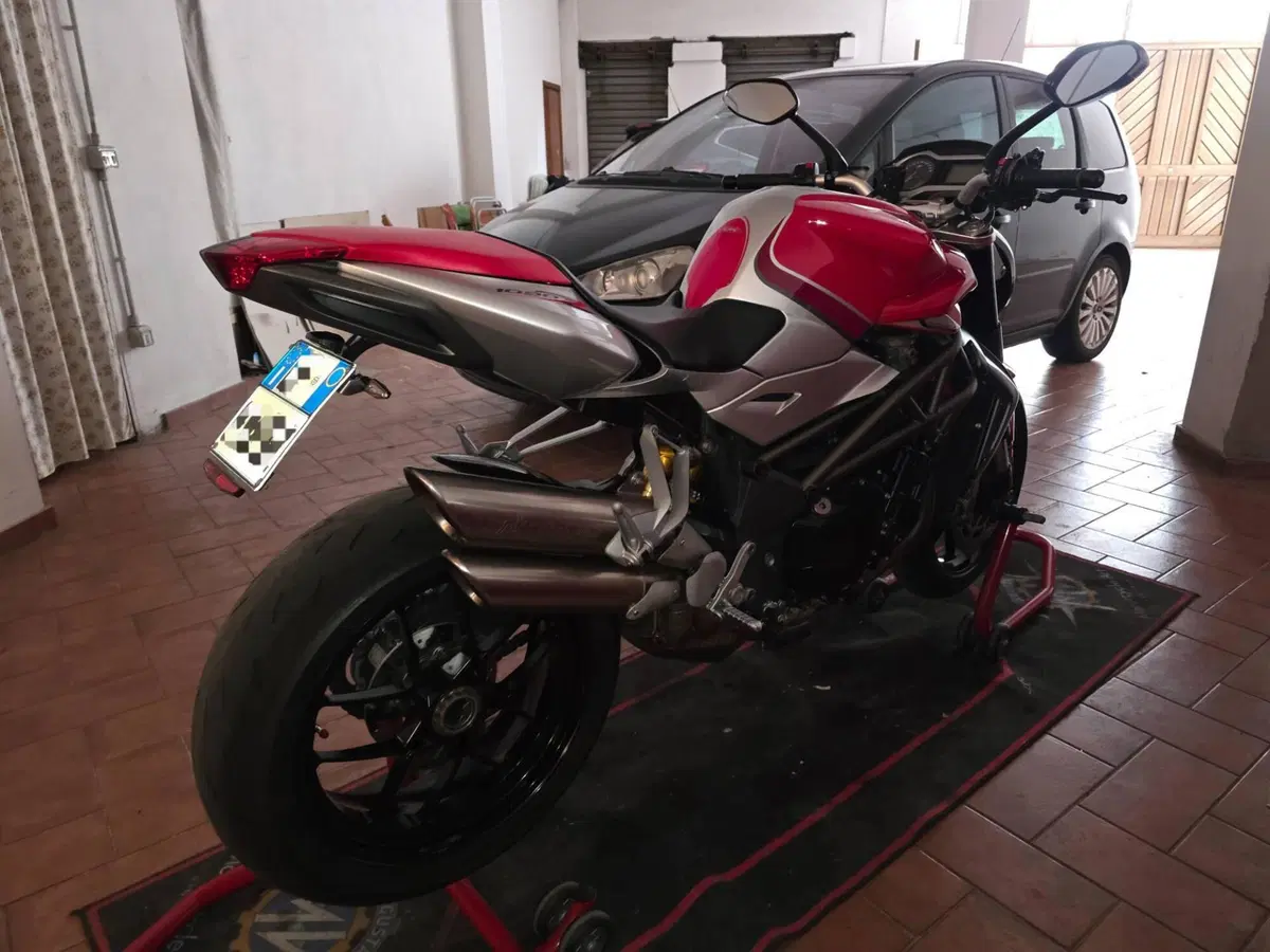 MV Agusta Brutale 1090 RR (2009 - 15) (2)